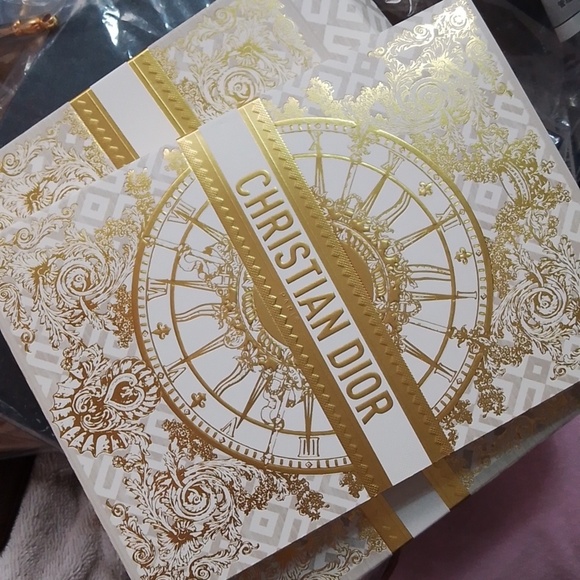 Christian Dior Gold and White Stationery Set - Picture 9 of 10